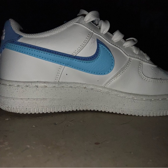 Nike Air Force - Picture 3 of 5